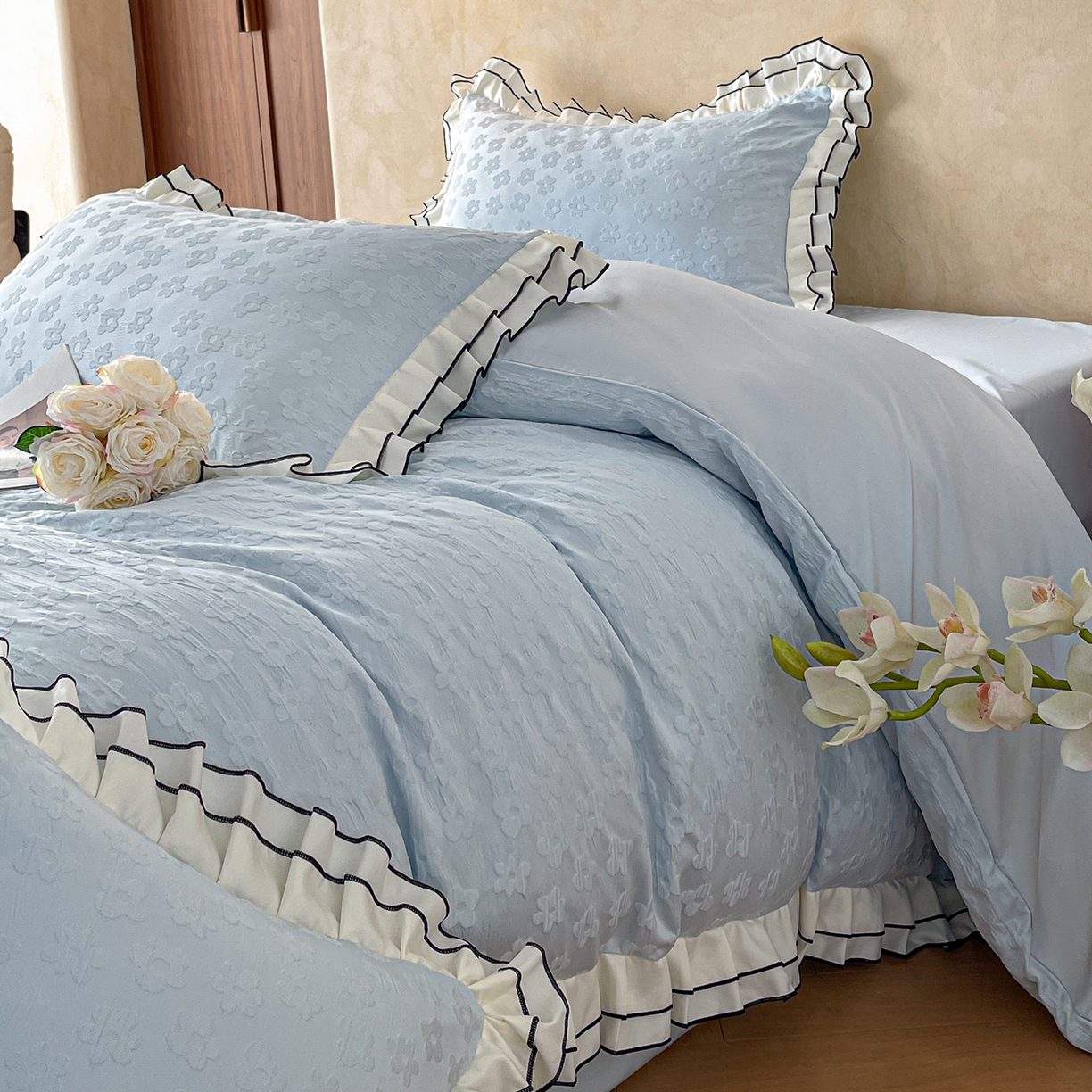 91家纺网 家纺一手货源 找家纺 金阳光家纺 2026新款立体浮雕双层花边水洗真丝四件套 莫奈-蓝
