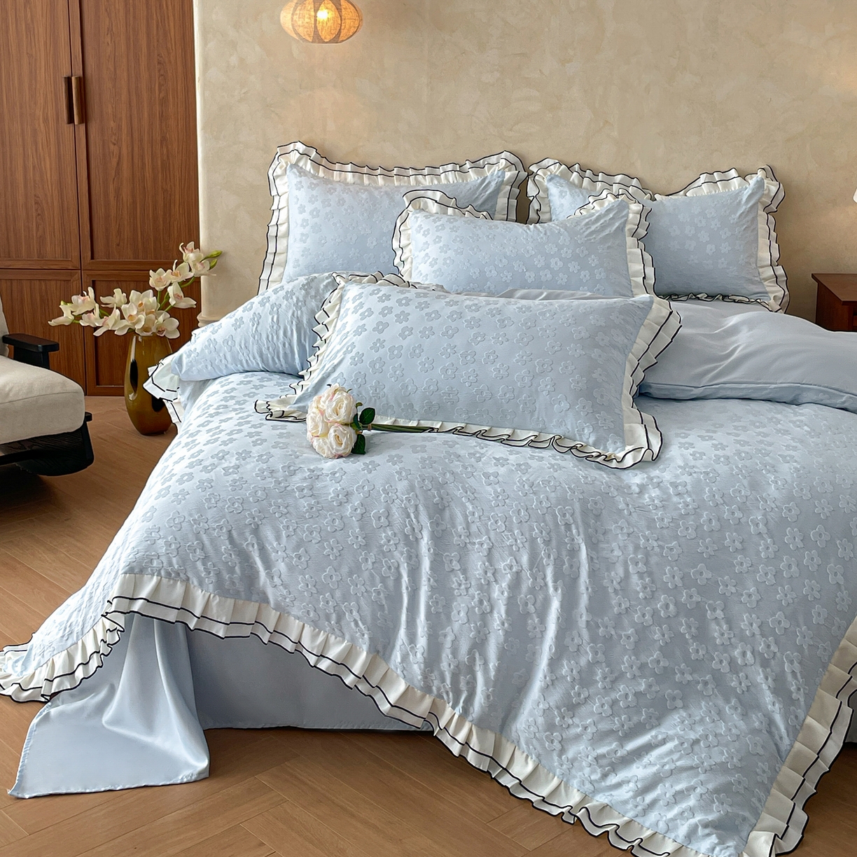 91家纺网 家纺一手货源 找家纺 金阳光家纺 2026新款立体浮雕双层花边水洗真丝四件套 莫奈-蓝