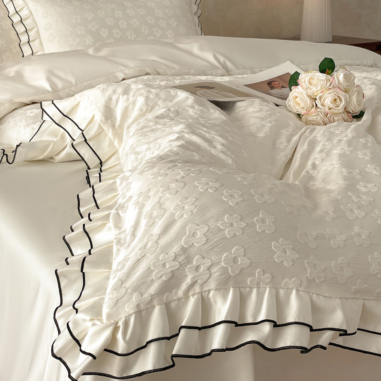 91家纺网 家纺一手货源 找家纺 金阳光家纺 2026新款立体浮雕双层花边水洗真丝四件套 莫奈-白