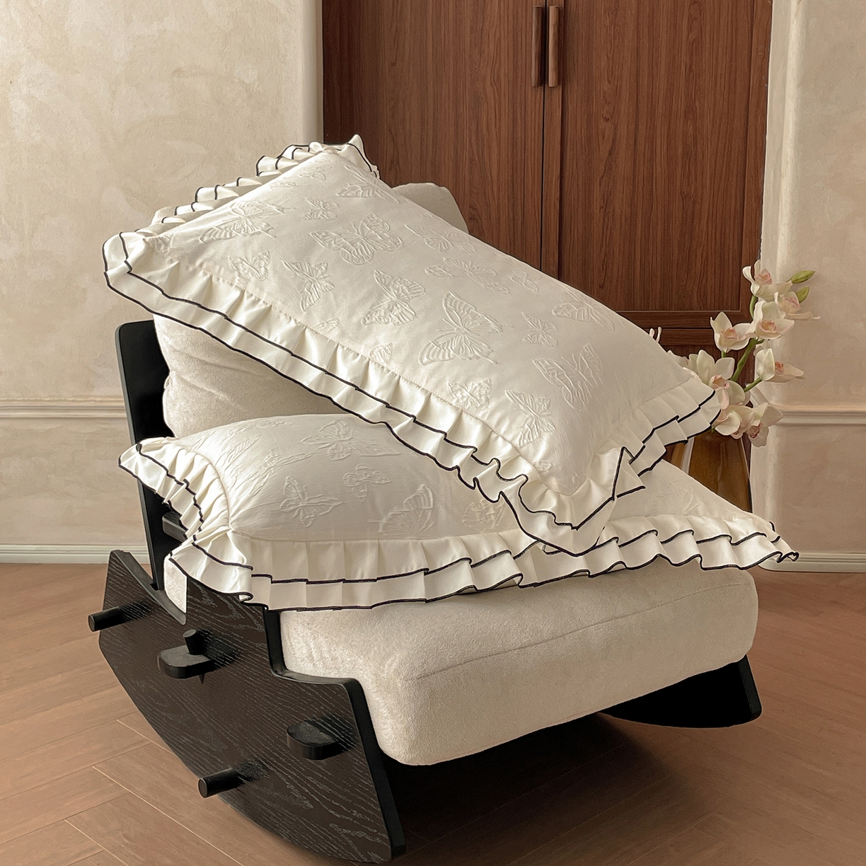 91家纺网 家纺一手货源 找家纺 金阳光家纺 2026新款立体浮雕双层花边水洗真丝四件套 蝴蝶-白