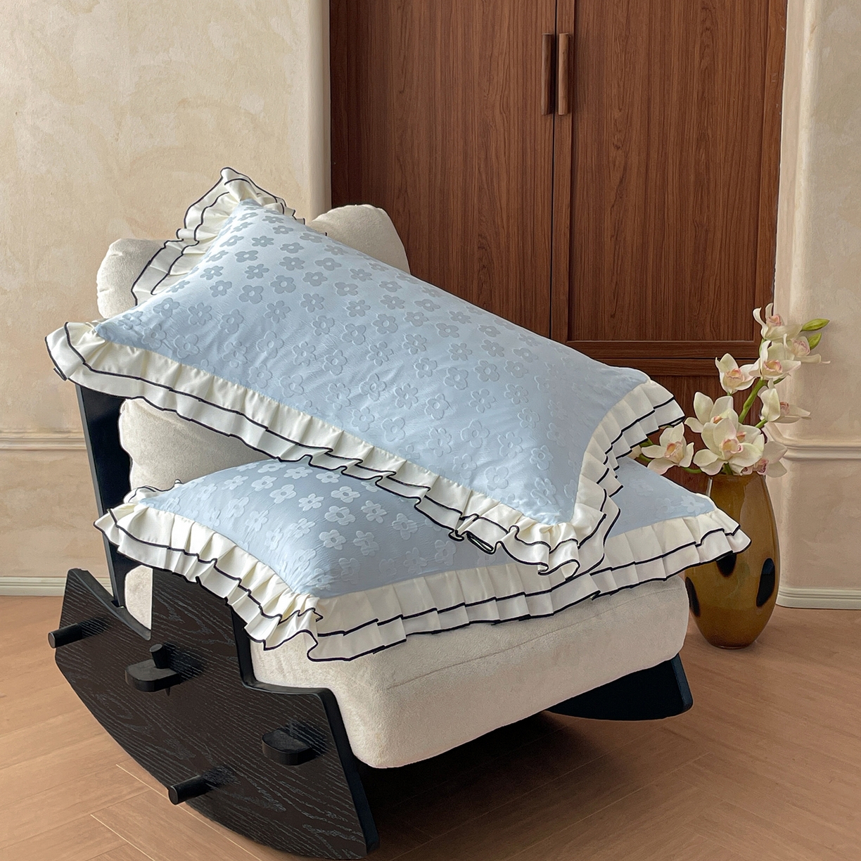 91家纺网 家纺一手货源 找家纺 金阳光家纺 2026新款立体浮雕双层花边水洗真丝四件套 莫奈-蓝