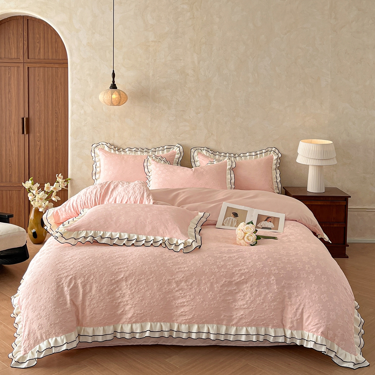 91家纺网 家纺一手货源 找家纺 金阳光家纺 2026新款立体浮雕双层花边水洗真丝四件套 莫奈-粉