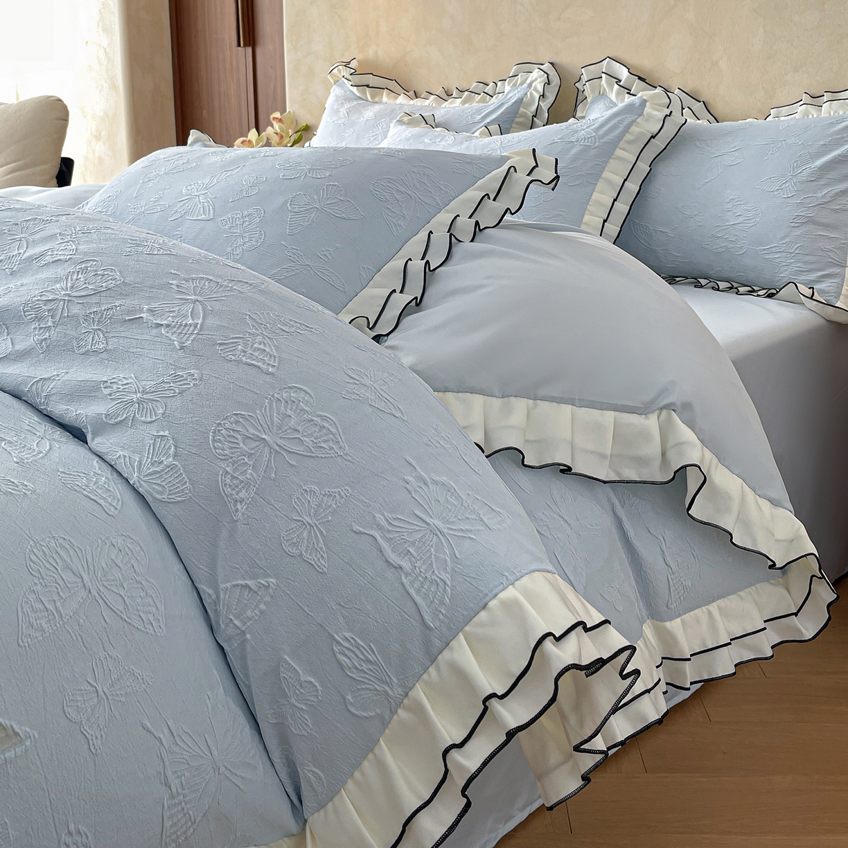 91家纺网 家纺一手货源 找家纺 金阳光家纺 2026新款立体浮雕双层花边水洗真丝四件套 蝴蝶-蓝