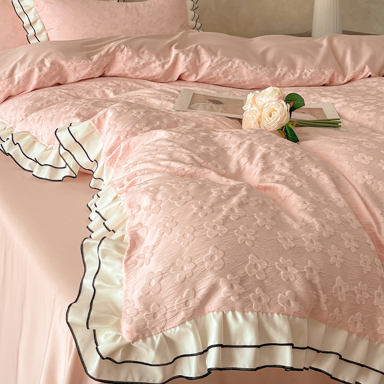 91家纺网 家纺一手货源 找家纺 金阳光家纺 2026新款立体浮雕双层花边水洗真丝四件套 莫奈-粉