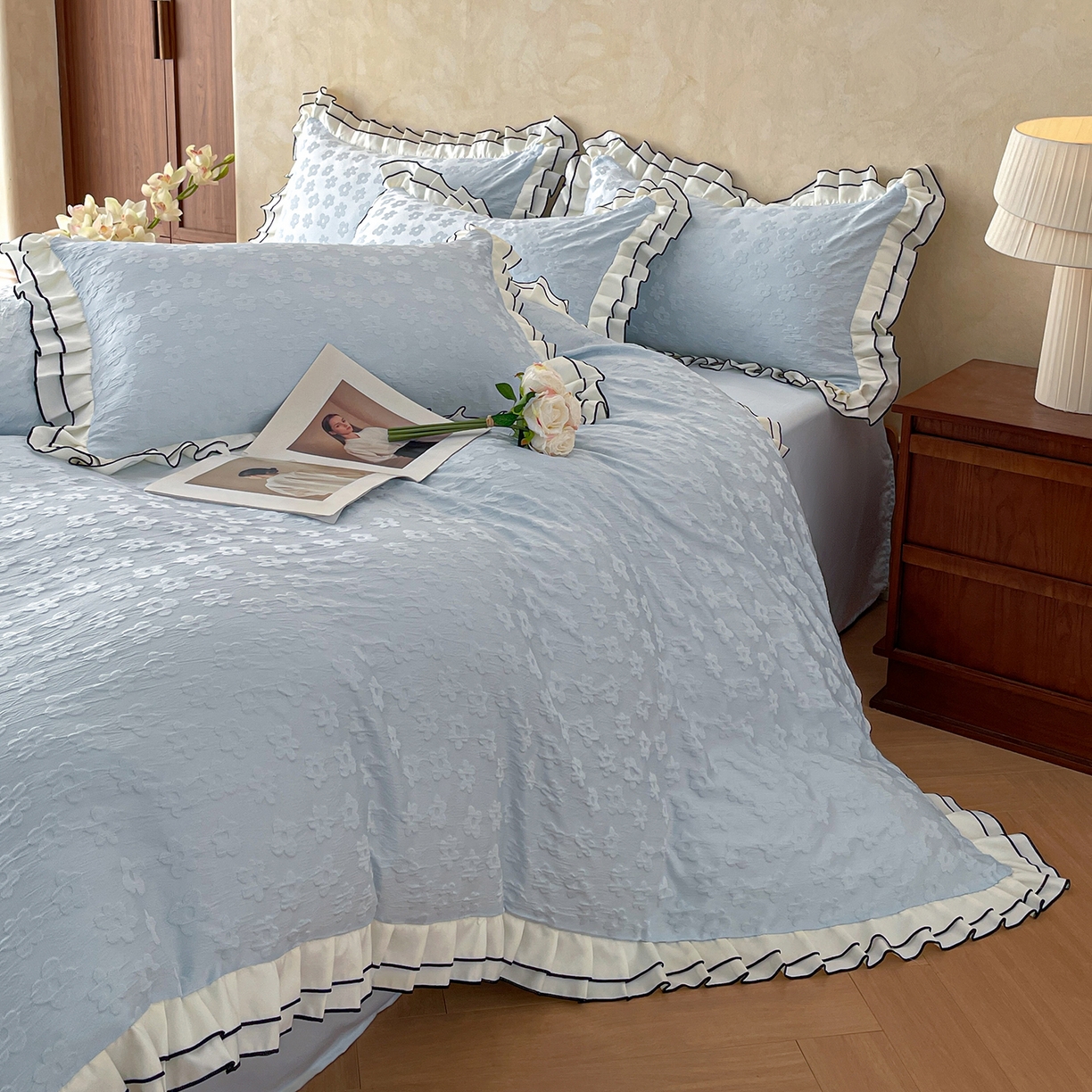 91家纺网 家纺一手货源 找家纺 金阳光家纺 2026新款立体浮雕双层花边水洗真丝四件套 莫奈-蓝