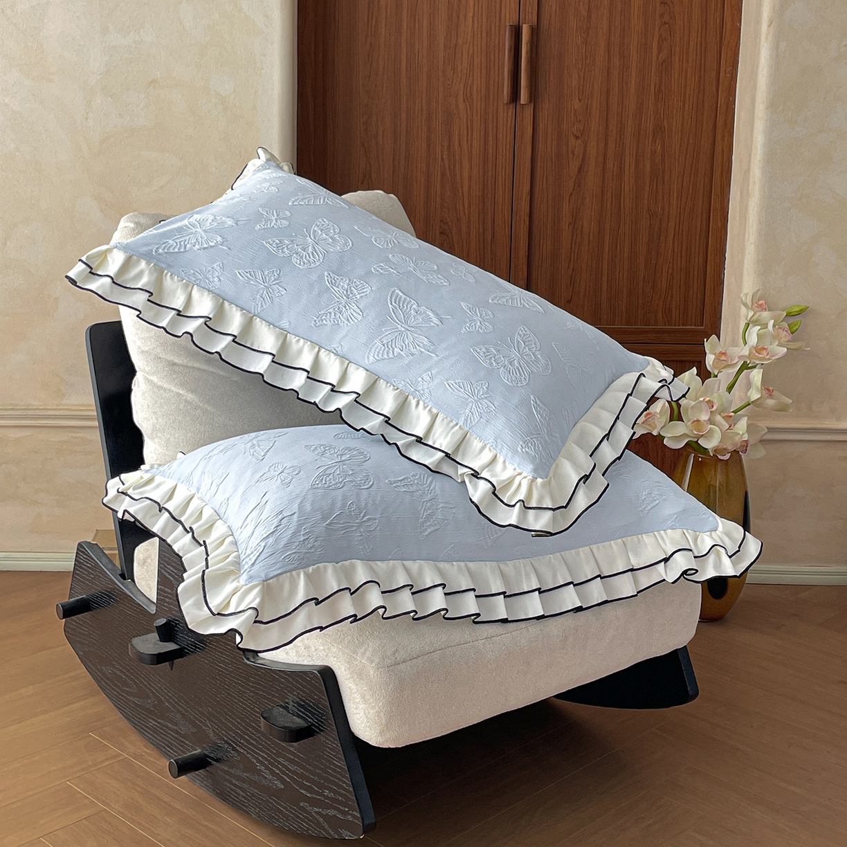 91家纺网 家纺一手货源 找家纺 金阳光家纺 2026新款立体浮雕双层花边水洗真丝四件套 蝴蝶-蓝