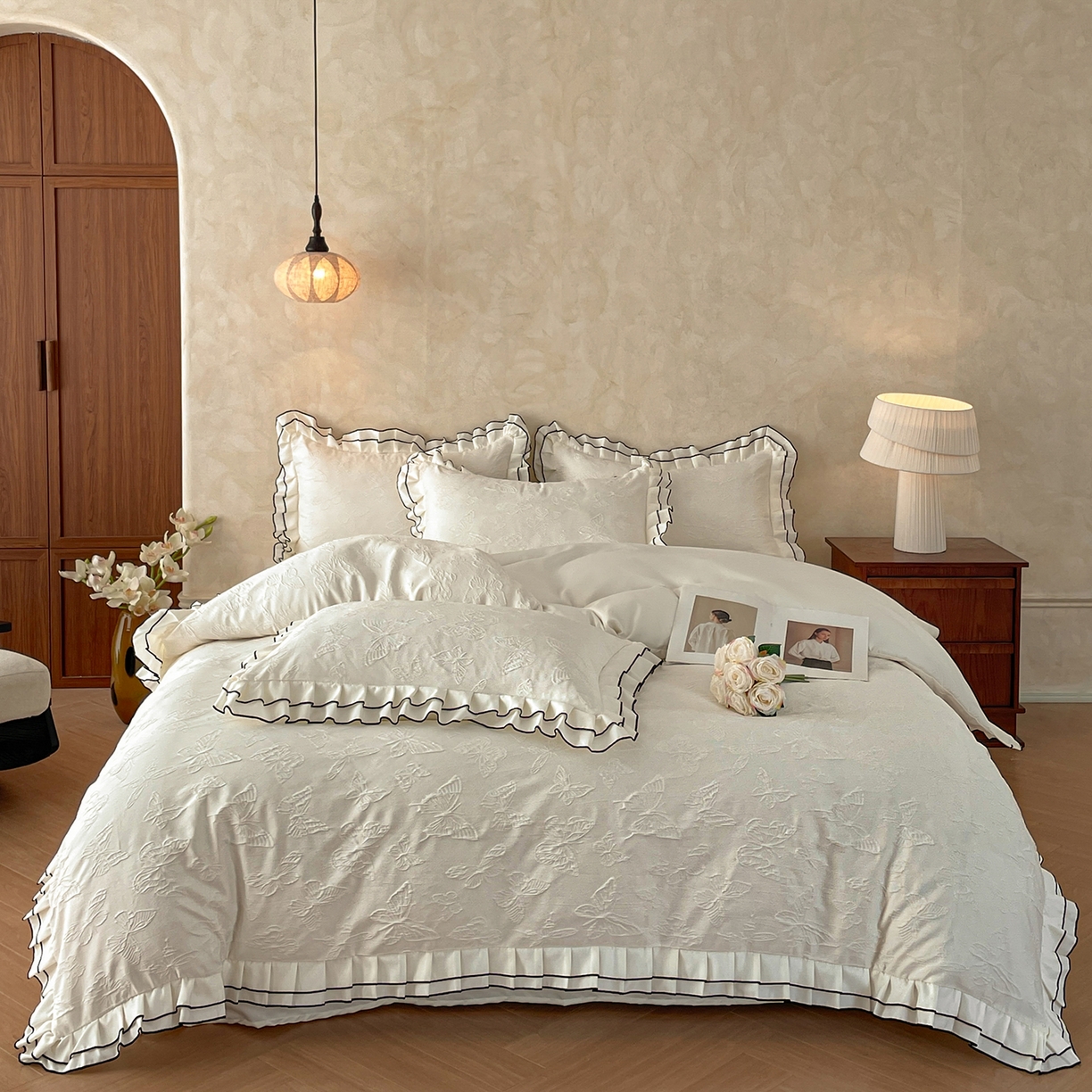 91家纺网 家纺一手货源 找家纺 金阳光家纺 2026新款立体浮雕双层花边水洗真丝四件套 蝴蝶-白