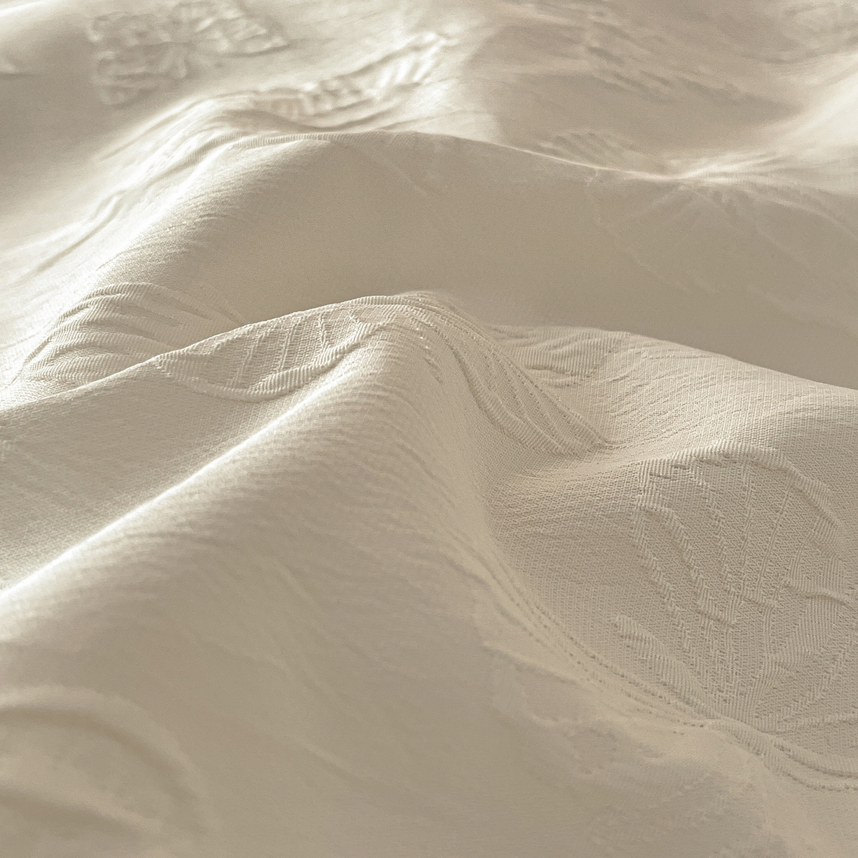 91家纺网 家纺一手货源 找家纺 金阳光家纺 2026新款立体浮雕双层花边水洗真丝四件套 蝴蝶-白