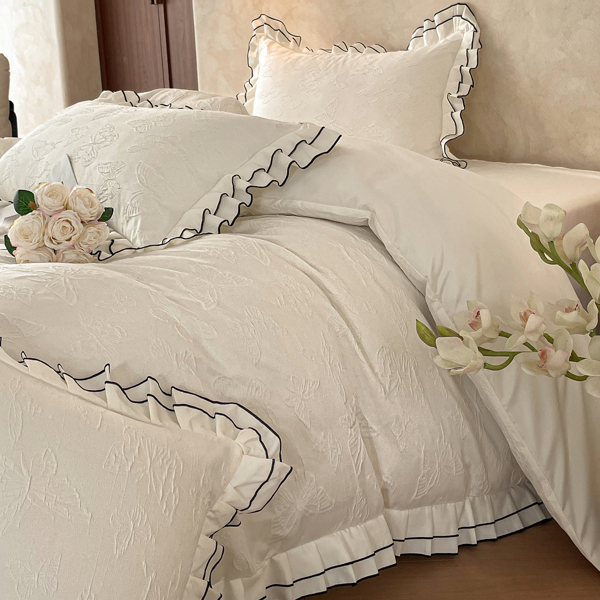 91家纺网 家纺一手货源 找家纺 金阳光家纺 2026新款立体浮雕双层花边水洗真丝四件套 蝴蝶-白