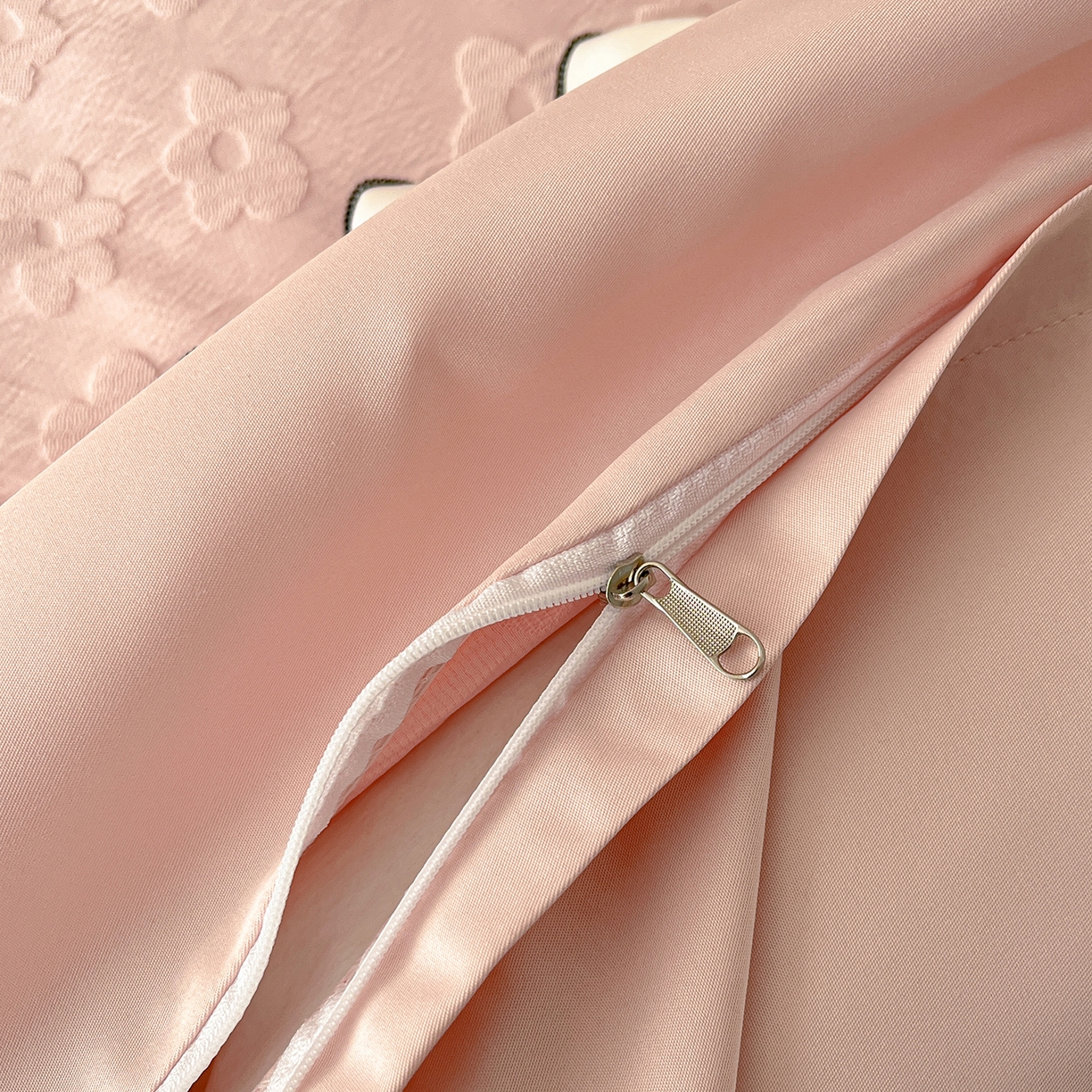 91家纺网 家纺一手货源 找家纺 金阳光家纺 2026新款立体浮雕双层花边水洗真丝四件套 莫奈-粉