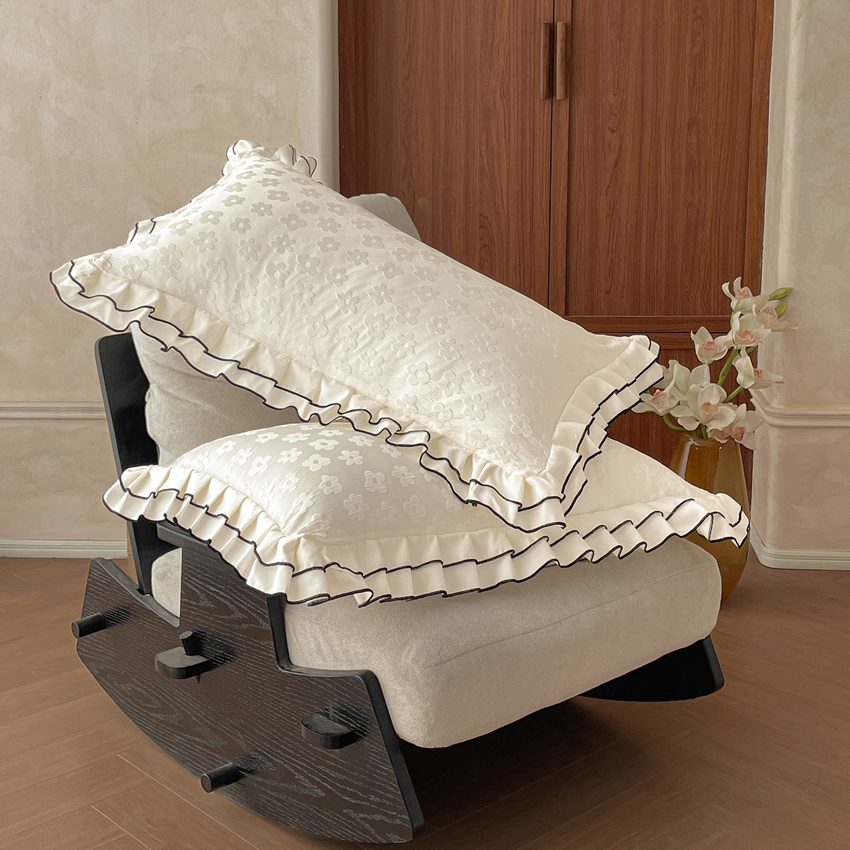 91家纺网 家纺一手货源 找家纺 金阳光家纺 2026新款立体浮雕双层花边水洗真丝四件套 莫奈-白