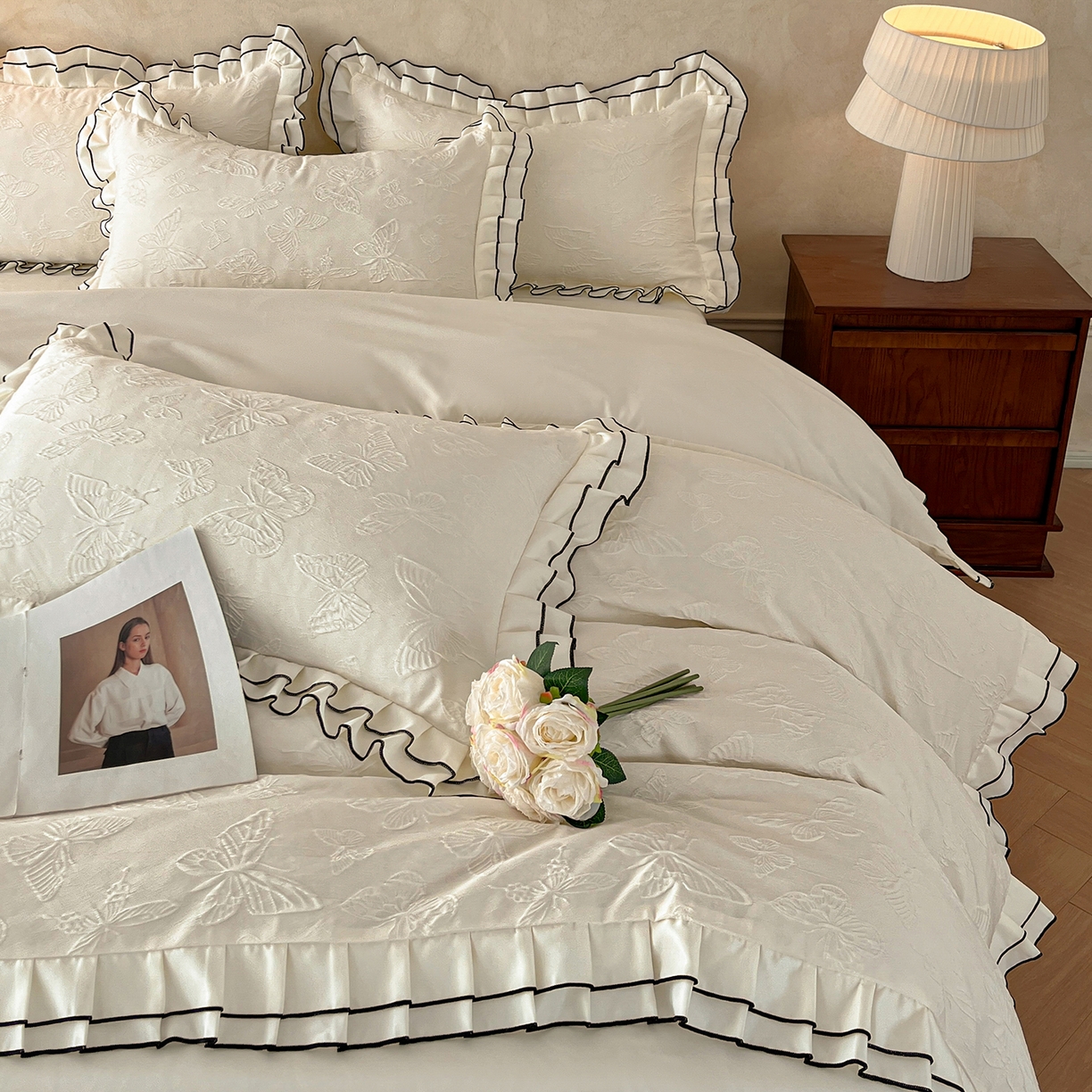 91家纺网 家纺一手货源 找家纺 金阳光家纺 2026新款立体浮雕双层花边水洗真丝四件套 蝴蝶-白