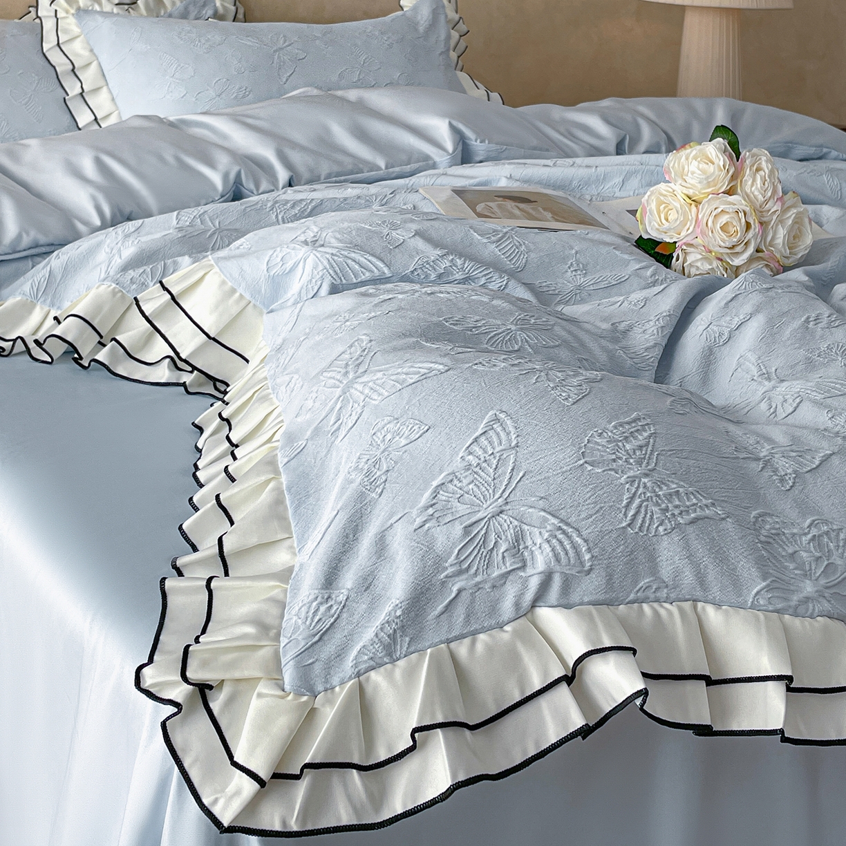 91家纺网 家纺一手货源 找家纺 金阳光家纺 2026新款立体浮雕双层花边水洗真丝四件套 蝴蝶-蓝