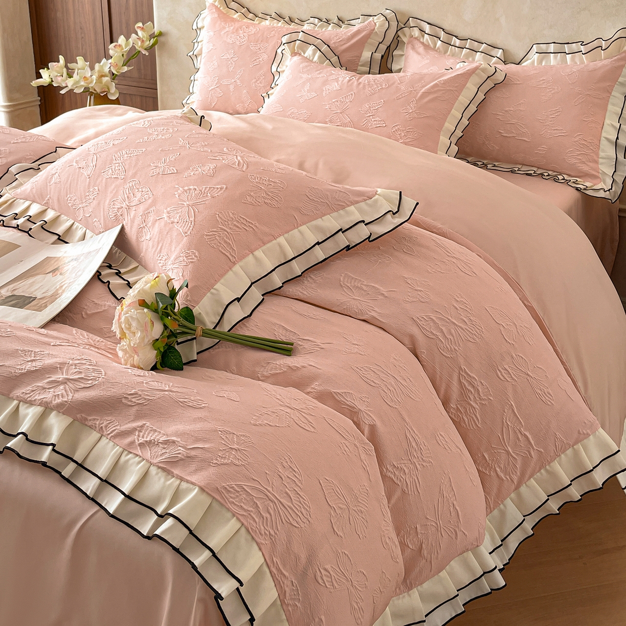 91家纺网 家纺一手货源 找家纺 金阳光家纺 2026新款立体浮雕双层花边水洗真丝四件套 蝴蝶-粉