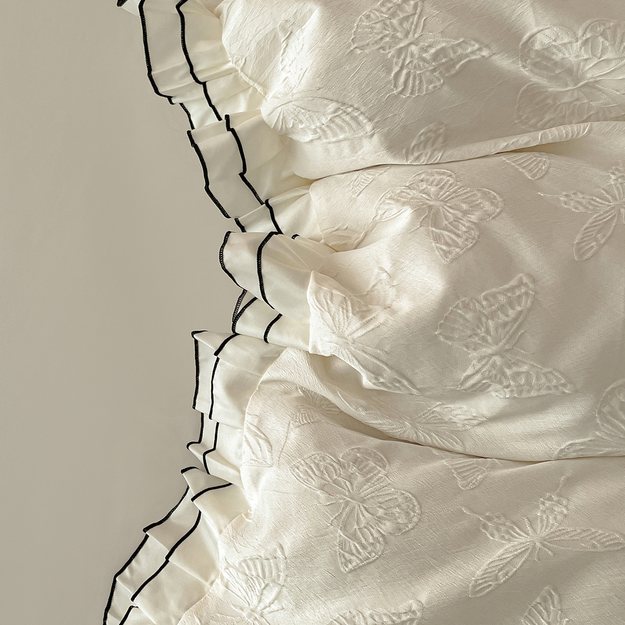 91家纺网 家纺一手货源 找家纺 金阳光家纺 2026新款立体浮雕双层花边水洗真丝四件套 蝴蝶-白