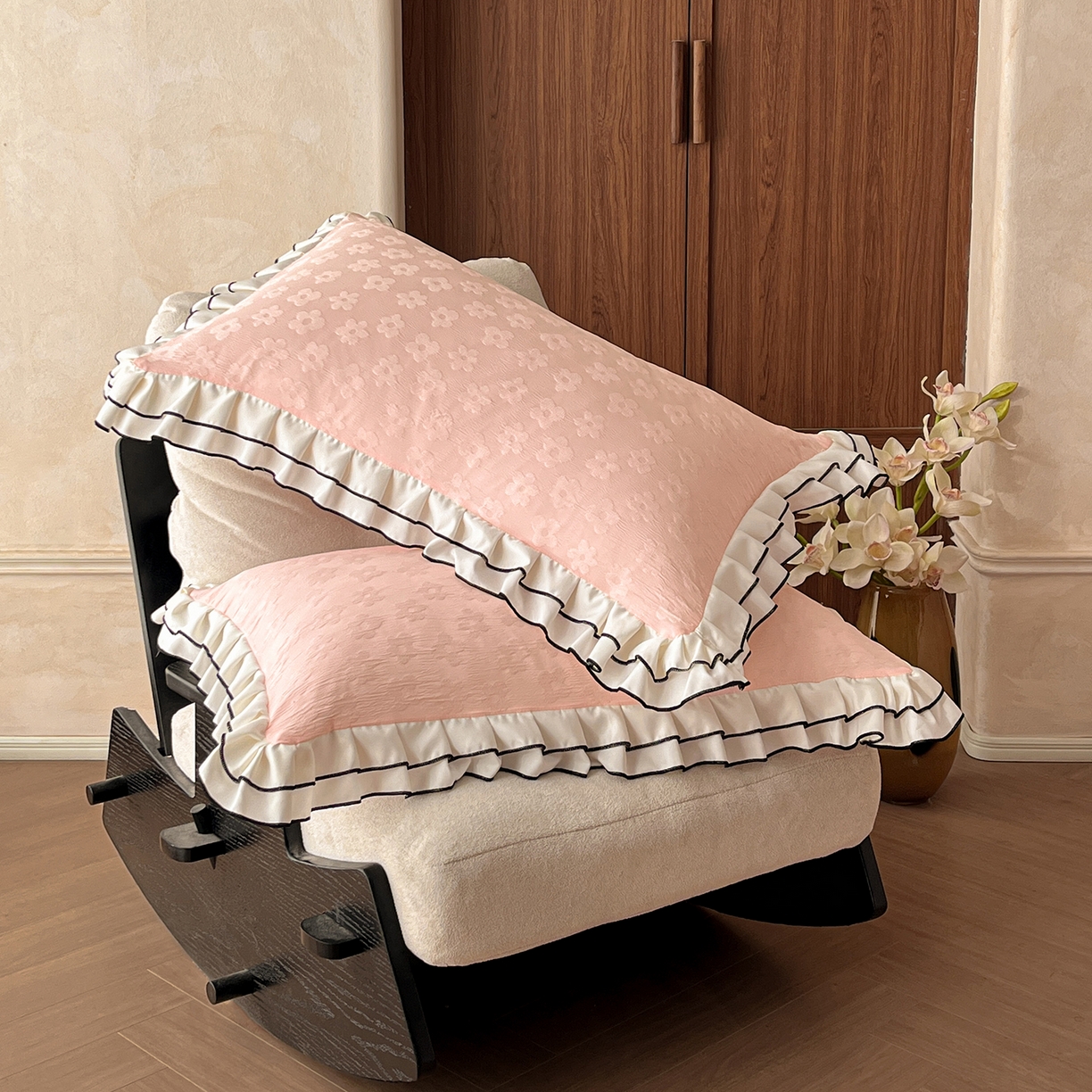 91家纺网 家纺一手货源 找家纺 金阳光家纺 2026新款立体浮雕双层花边水洗真丝四件套 莫奈-粉