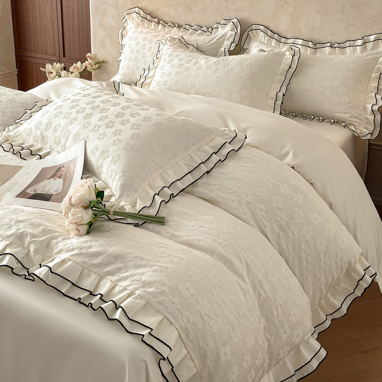 91家纺网 家纺一手货源 找家纺 金阳光家纺 2026新款立体浮雕双层花边水洗真丝四件套 莫奈-白
