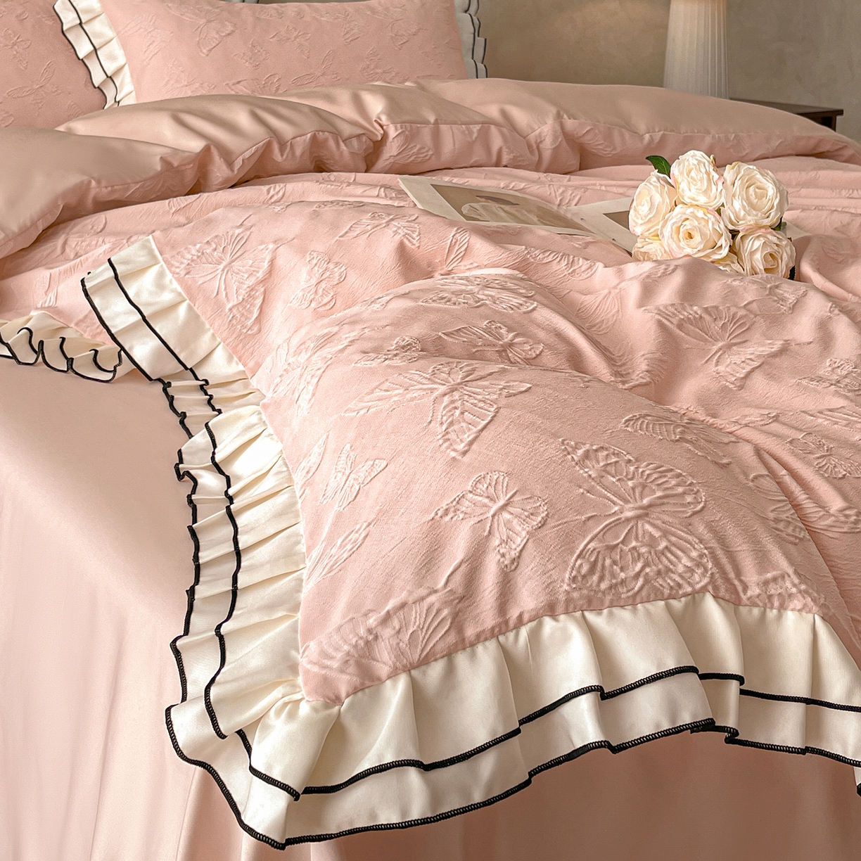 91家纺网 家纺一手货源 找家纺 金阳光家纺 2026新款立体浮雕双层花边水洗真丝四件套 蝴蝶-粉