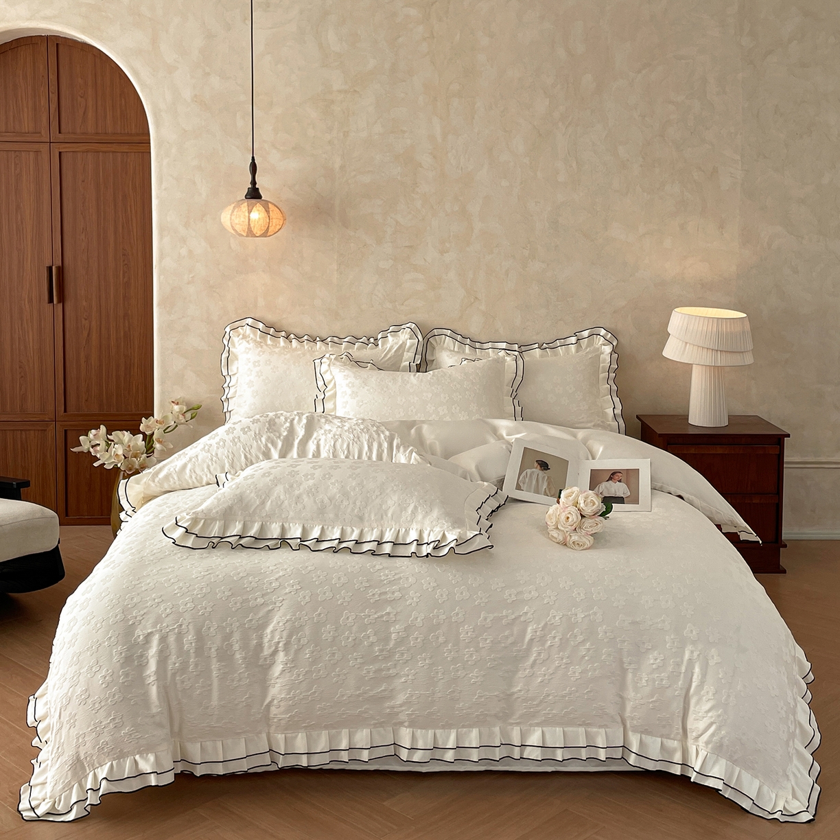 91家纺网 家纺一手货源 找家纺 金阳光家纺 2026新款立体浮雕双层花边水洗真丝四件套 莫奈-白