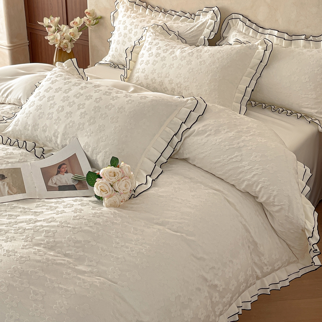 91家纺网 家纺一手货源 找家纺 金阳光家纺 2026新款立体浮雕双层花边水洗真丝四件套 莫奈-白