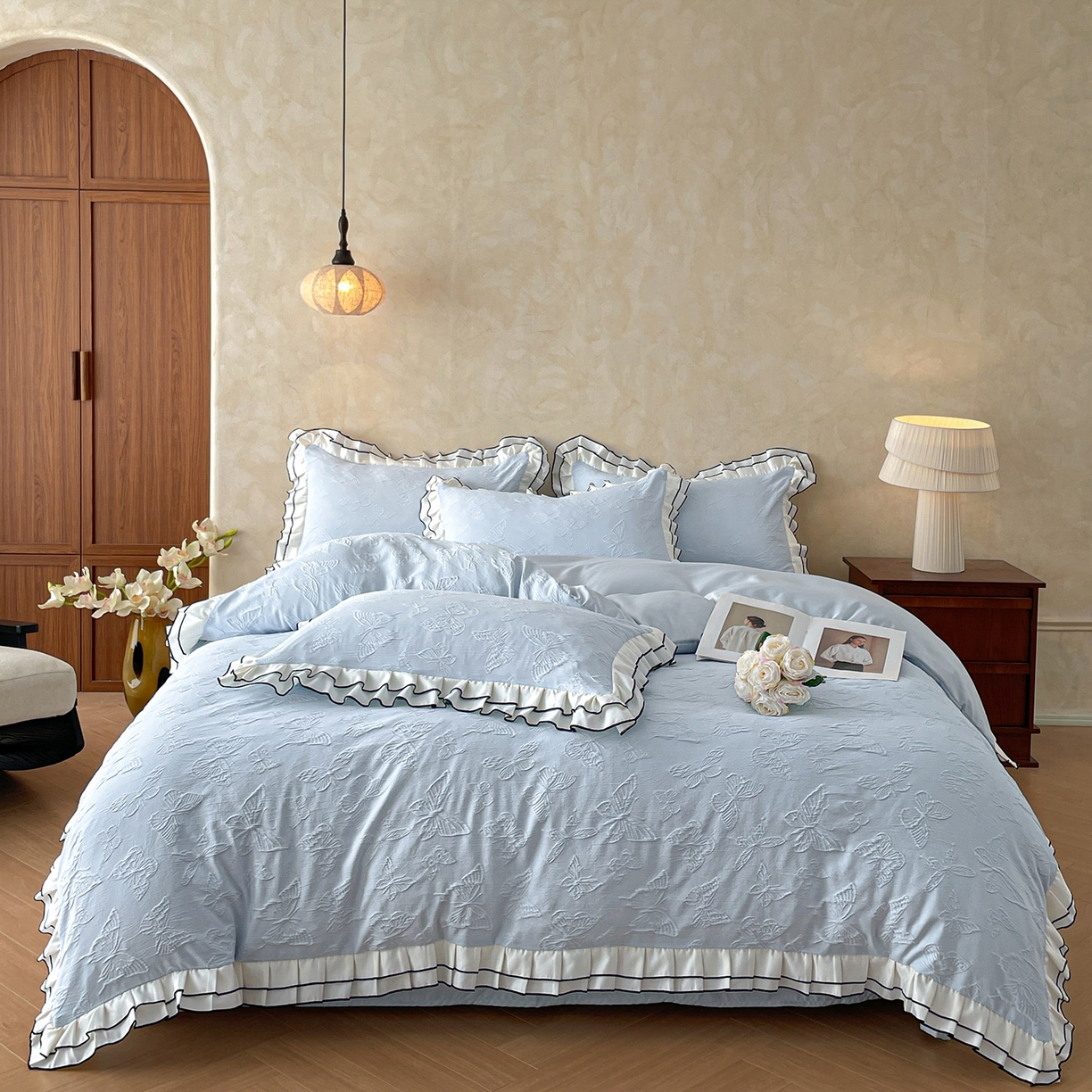 91家纺网 家纺一手货源 找家纺 金阳光家纺 2026新款立体浮雕双层花边水洗真丝四件套 蝴蝶-蓝