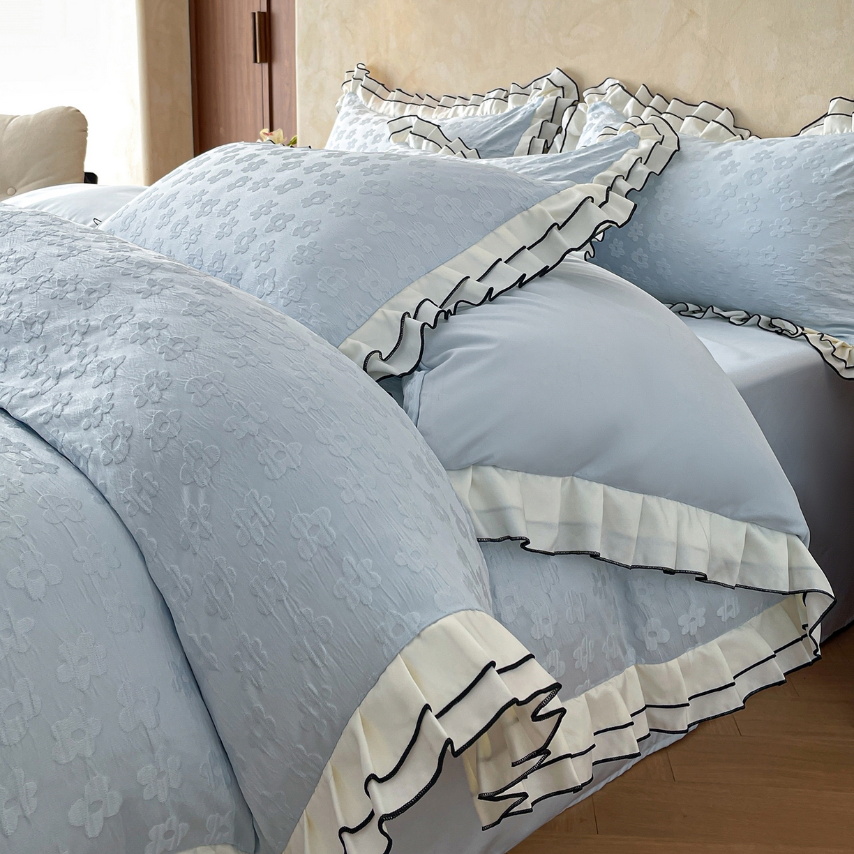 91家纺网 家纺一手货源 找家纺 金阳光家纺 2026新款立体浮雕双层花边水洗真丝四件套 莫奈-蓝