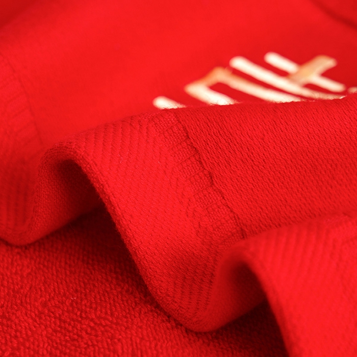 91家纺网 家纺一手货源 找家纺 朴尔家纺-毛巾被 2026新款全棉纯棉红色系喜庆婚庆伴手礼新婚回礼绣花毛巾-场景二 喜上心头 35x75cm毛巾