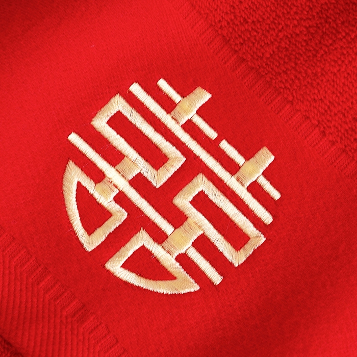 91家纺网 家纺一手货源 找家纺 朴尔家纺-毛巾被 2026新款全棉纯棉红色系喜庆婚庆伴手礼新婚回礼绣花毛巾-场景二 喜上心头 35x75cm毛巾