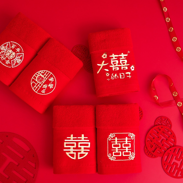 91家纺网 家纺一手货源 找家纺 朴尔家纺-毛巾被 2026新款全棉纯棉红色系喜庆婚庆伴手礼新婚回礼绣花毛巾-场景二 组合图仅供展示不可下单 35x75cm毛巾