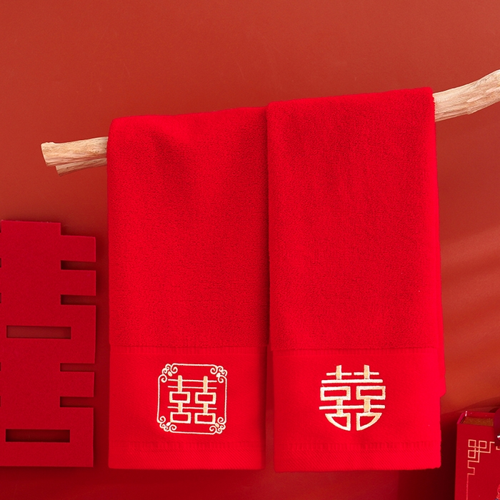 91家纺网 家纺一手货源 找家纺 朴尔家纺-毛巾被 2026新款全棉纯棉红色系喜庆婚庆伴手礼新婚回礼绣花毛巾-场景二 组合图仅供展示不可下单 35x75cm毛巾