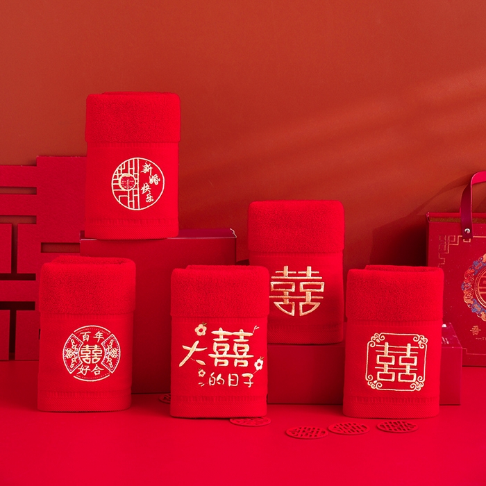 91家纺网 家纺一手货源 找家纺 朴尔家纺-毛巾被 2026新款全棉纯棉红色系喜庆婚庆伴手礼新婚回礼绣花毛巾-场景二 组合图仅供展示不可下单 礼盒