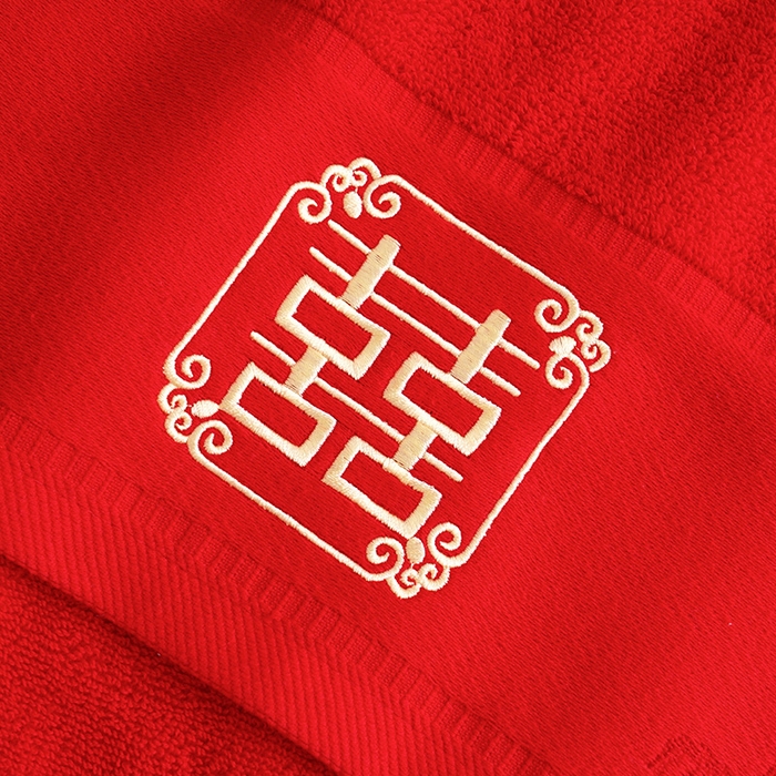 91家纺网 家纺一手货源 找家纺 朴尔家纺-毛巾被 2026新款全棉纯棉红色系喜庆婚庆伴手礼新婚回礼绣花毛巾-场景二 好事成双 35x75cm毛巾