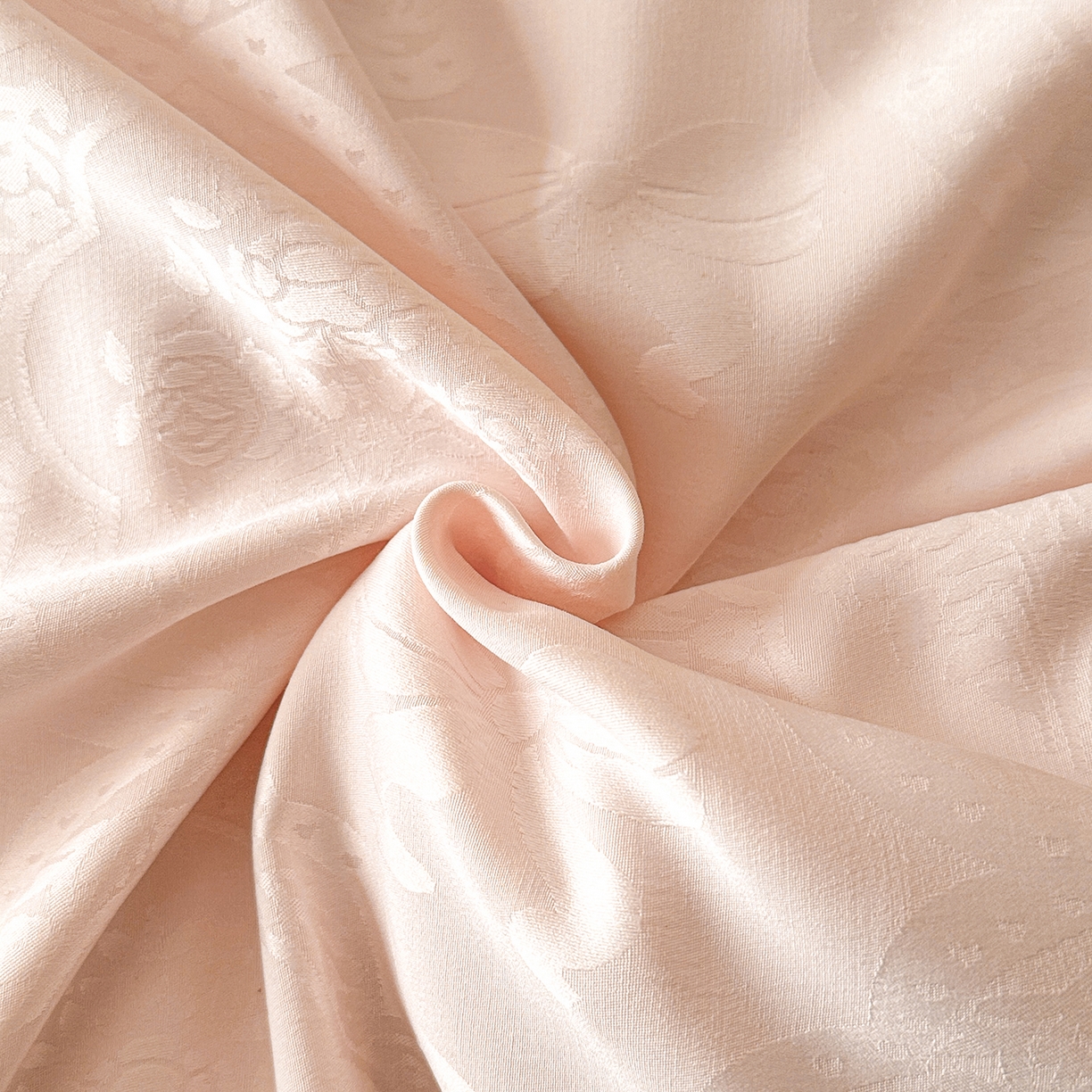 91家纺网 家纺一手货源 找家纺 金阳光家纺 2026春夏新款A类花边蕾丝款水洗真丝天丝床盖款床单款提花四件套 秘密花园-粉