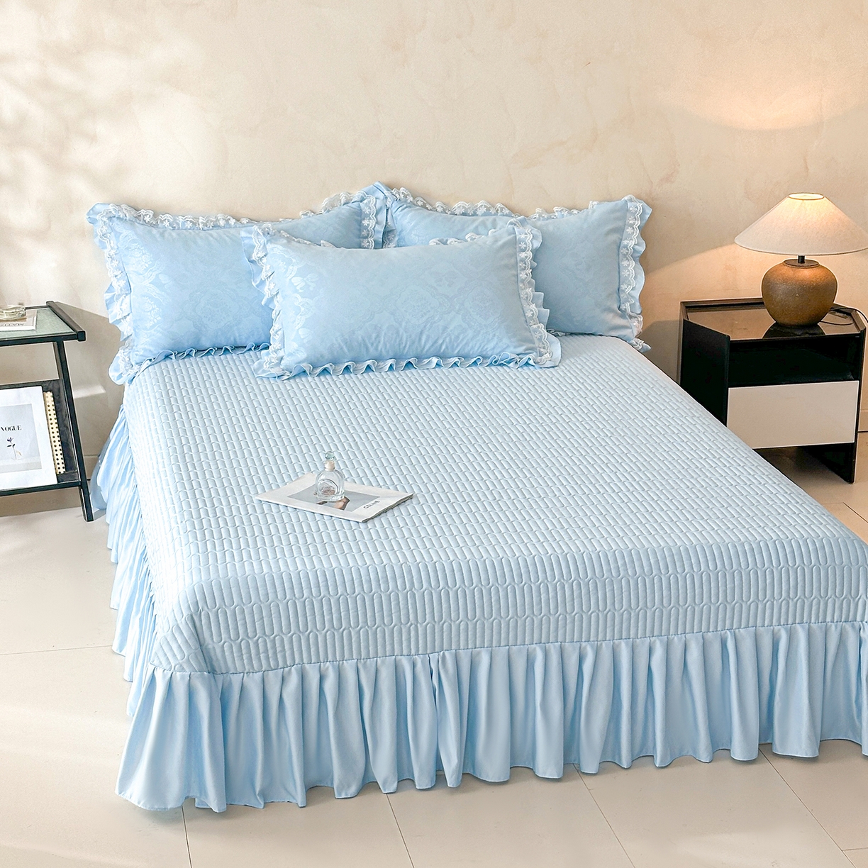 91家纺网 家纺一手货源 找家纺 金阳光家纺 2026春夏新款A类花边蕾丝款水洗真丝天丝床盖款床单款提花四件套 秘密花园-蓝