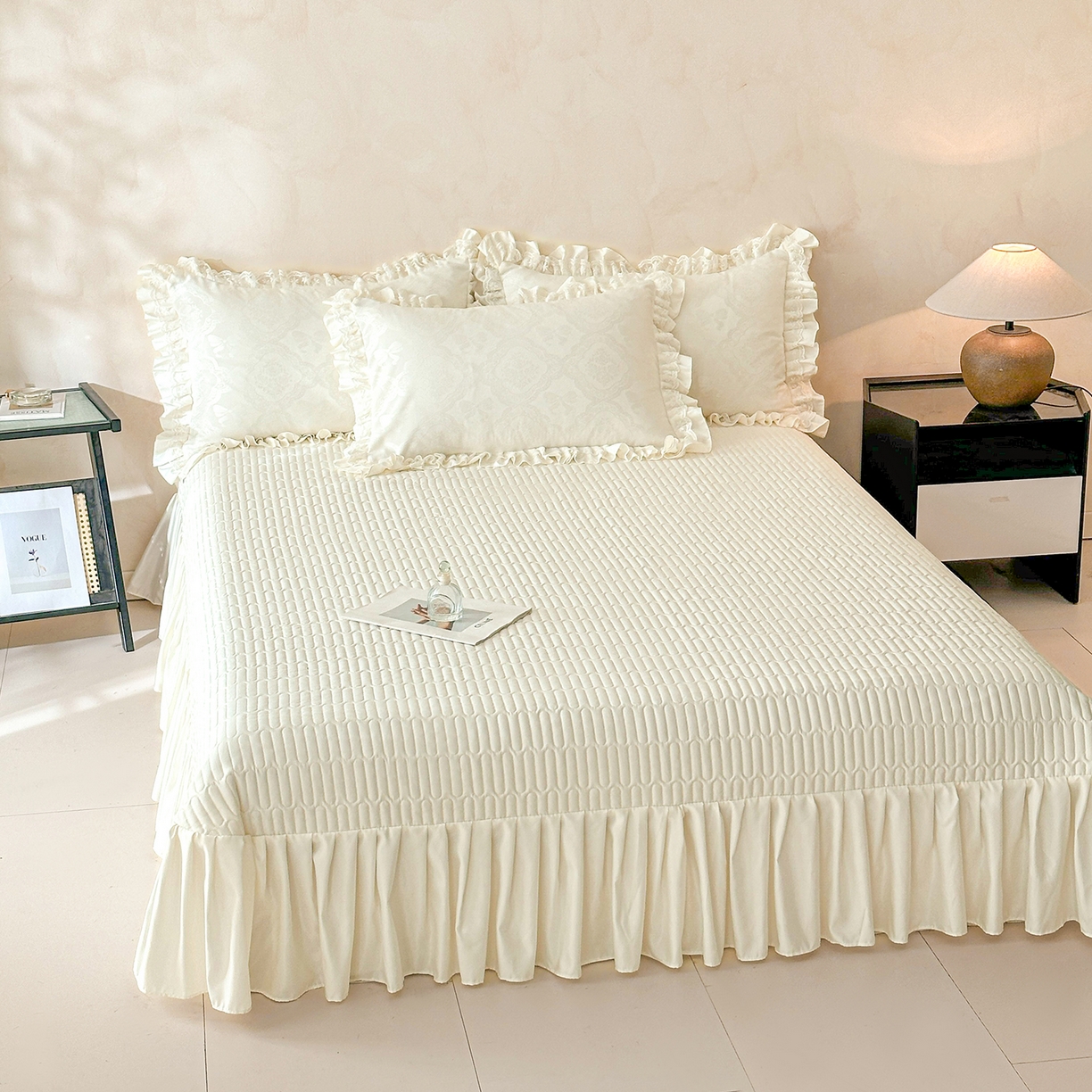 91家纺网 家纺一手货源 找家纺 金阳光家纺 2026春夏新款A类花边蕾丝款水洗真丝天丝床盖款床单款提花四件套 秘密花园-白