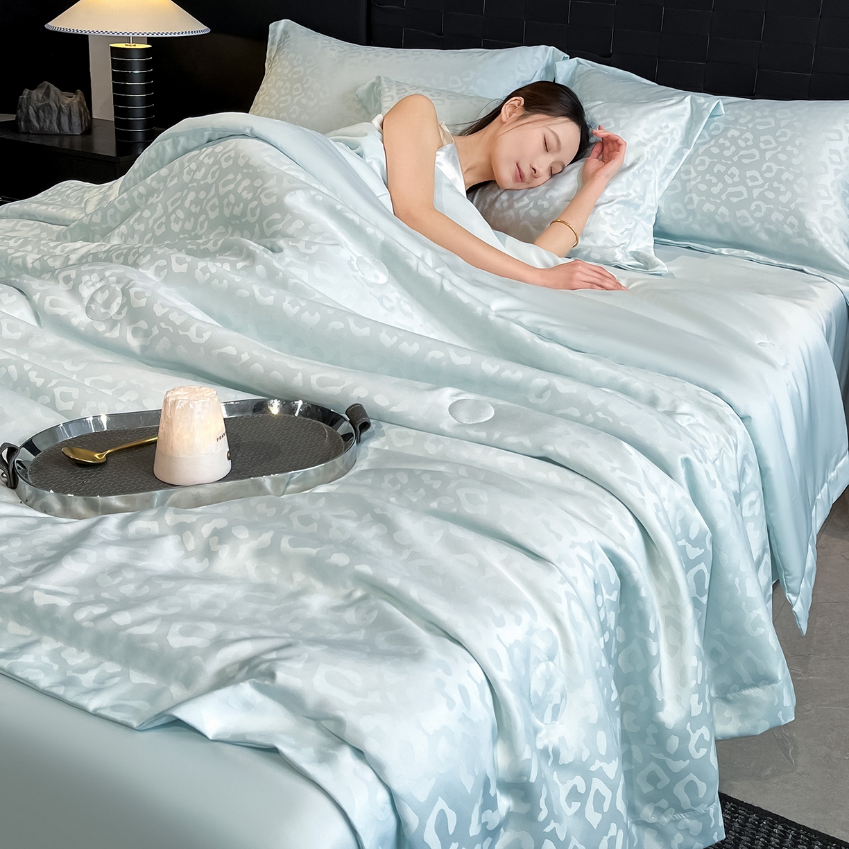 91家纺网 家纺一手货源 找家纺 （总）金阳光家纺 2026新款A类水洗真丝天丝提花高奢豹纹系列夏被夏凉被空调被夏被四件套