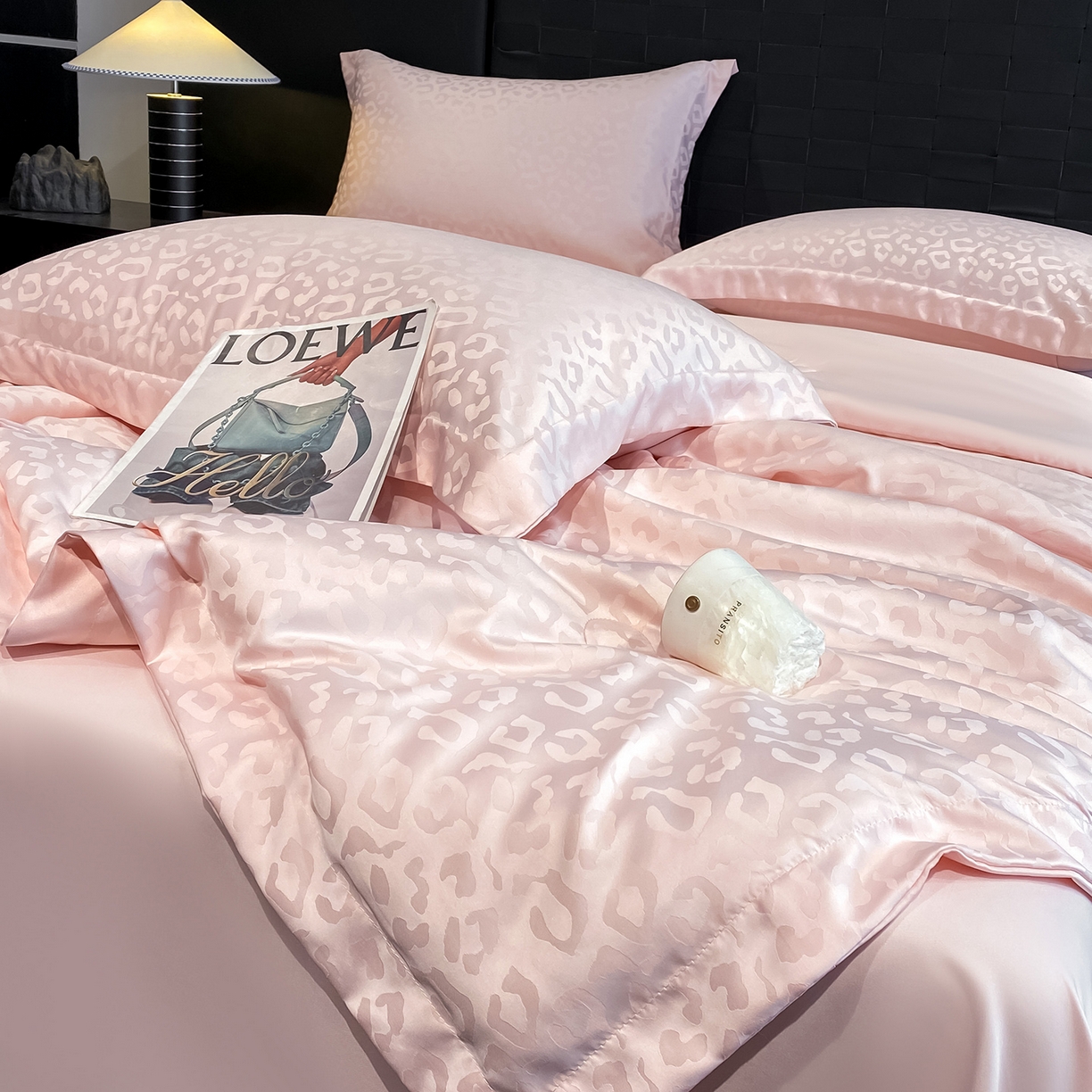 91家纺网 家纺一手货源 找家纺 金阳光家纺 2026新款A类水洗真丝天丝提花高奢豹纹系列夏被夏凉被空调被夏被四件套 豹纹-粉