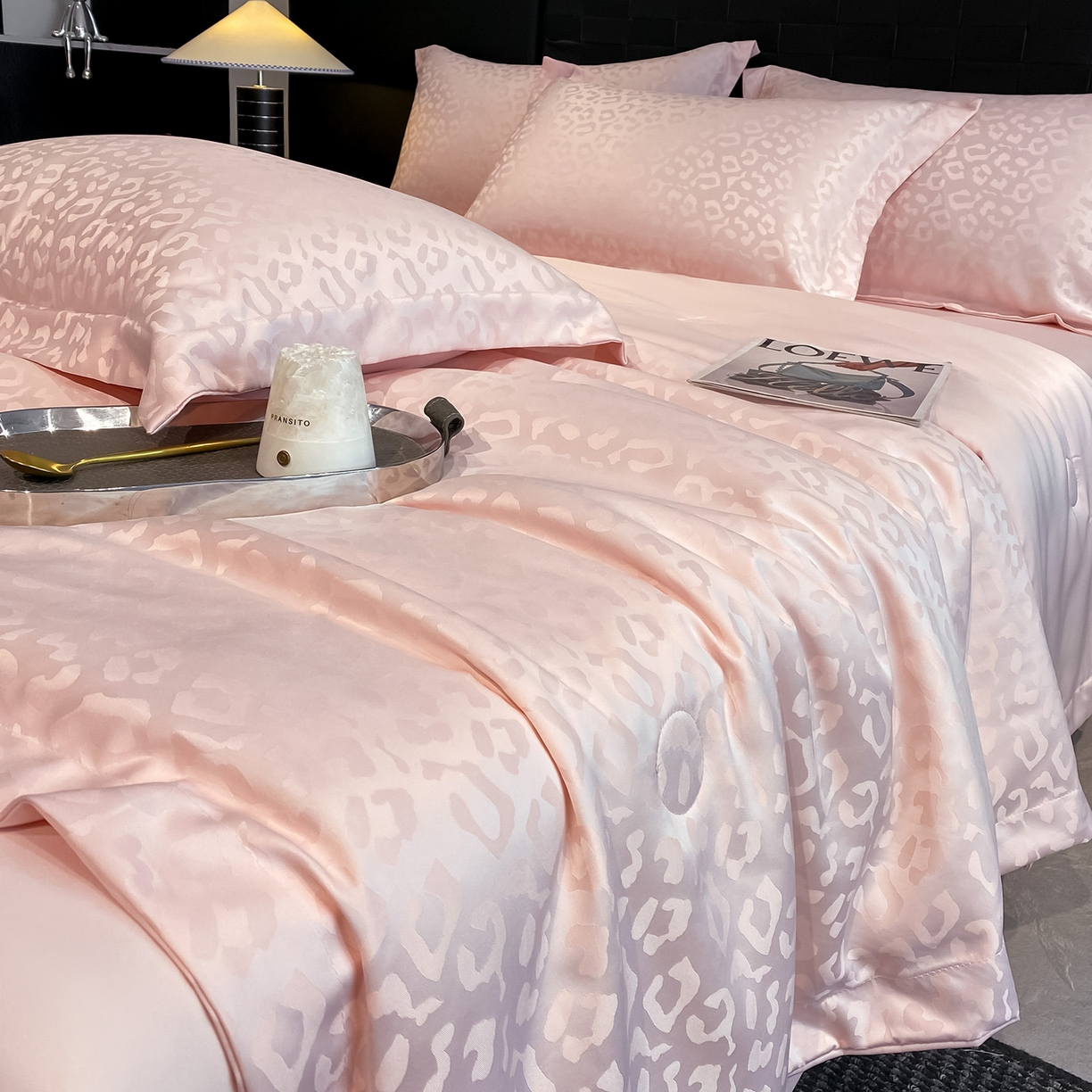 91家纺网 家纺一手货源 找家纺 金阳光家纺 2026新款A类水洗真丝天丝提花高奢豹纹系列夏被夏凉被空调被夏被四件套 豹纹-粉