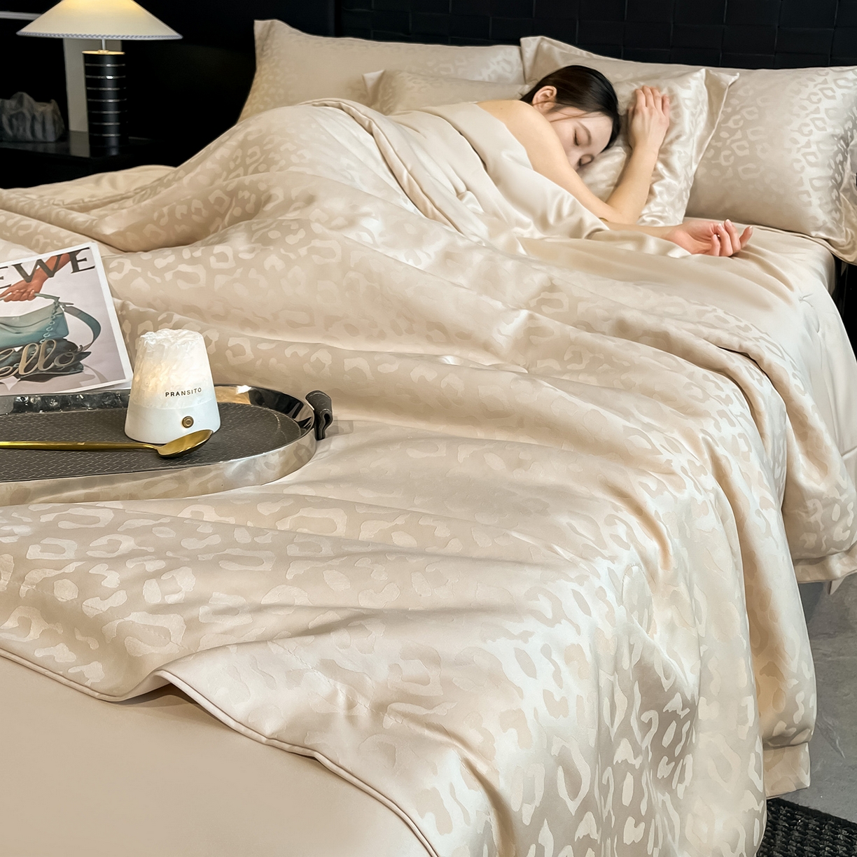 91家纺网 家纺一手货源 找家纺 金阳光家纺 2026新款A类水洗真丝天丝提花高奢豹纹系列夏被夏凉被空调被夏被四件套 豹纹-香槟色