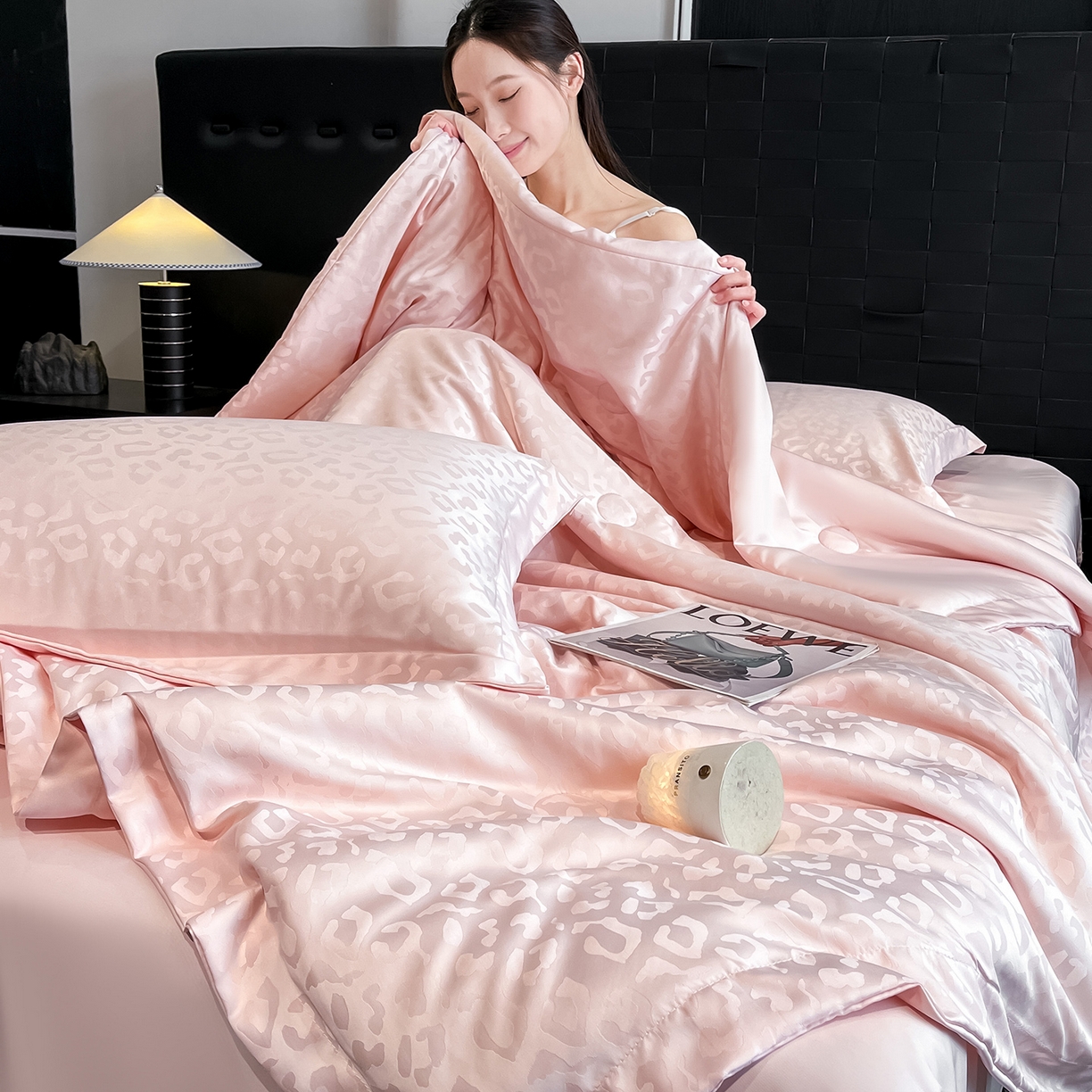 91家纺网 家纺一手货源 找家纺 金阳光家纺 2026新款A类水洗真丝天丝提花高奢豹纹系列夏被夏凉被空调被夏被四件套 豹纹-粉