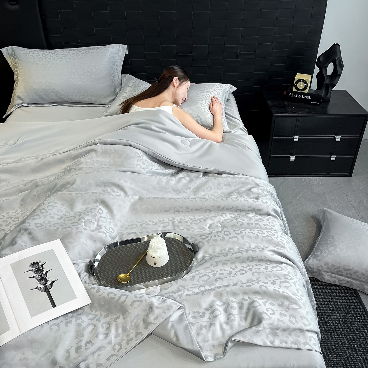 91家纺网 家纺一手货源 找家纺 金阳光家纺 2026新款A类水洗真丝天丝提花高奢豹纹系列夏被夏凉被空调被夏被四件套 豹纹-浅灰