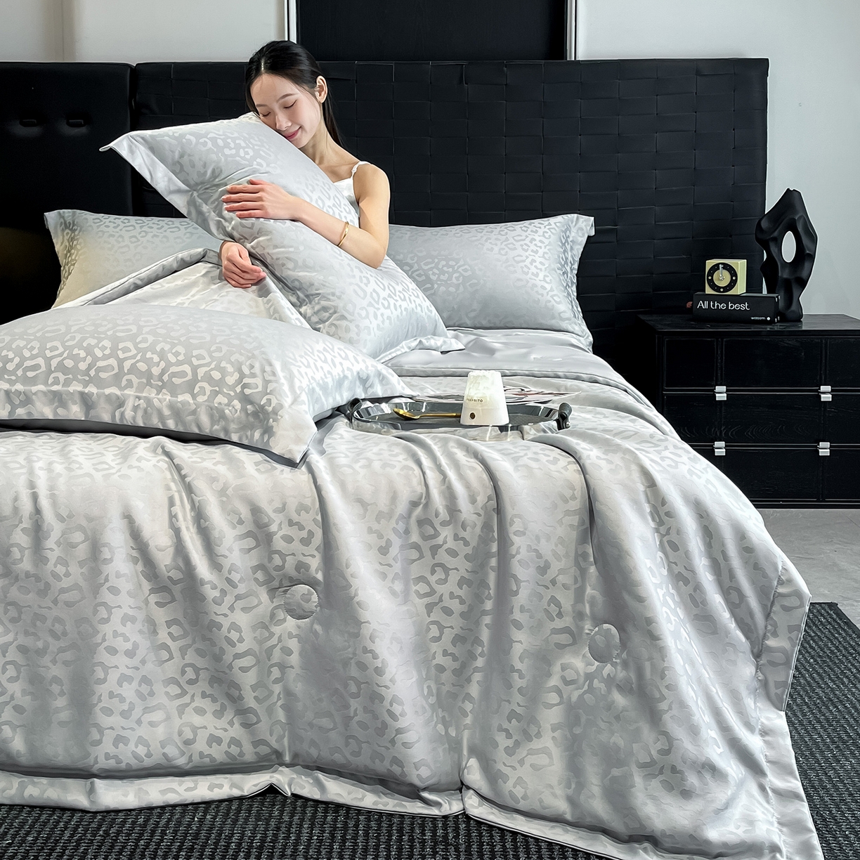 91家纺网 家纺一手货源 找家纺 金阳光家纺 2026新款A类水洗真丝天丝提花高奢豹纹系列夏被夏凉被空调被夏被四件套 豹纹-浅灰
