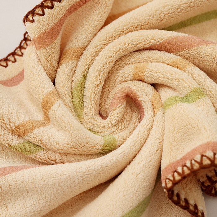 91家纺网 家纺一手货源 找家纺 朴尔家纺-毛巾被 2026新款毛巾绣勾边AB版珊瑚绒速吸速干毛巾浴巾- 背带熊毛巾 背带熊-咖毛巾35x75cm毛巾