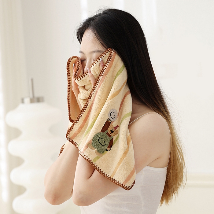 91家纺网 家纺一手货源 找家纺 朴尔家纺-毛巾被 2026新款毛巾绣勾边AB版珊瑚绒速吸速干毛巾浴巾- 背带熊毛巾 背带熊-咖毛巾35x75cm毛巾