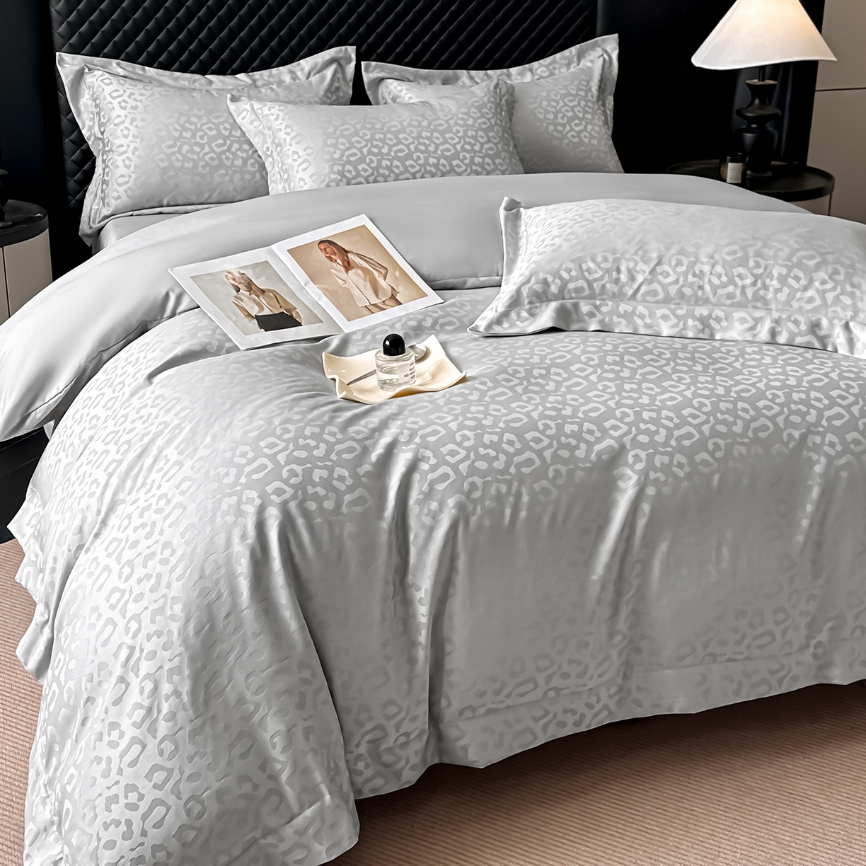 91家纺网 家纺一手货源 找家纺 金阳光家纺 2026春夏新款A类水洗真丝天丝高奢提花豹纹四件套 豹纹-浅灰