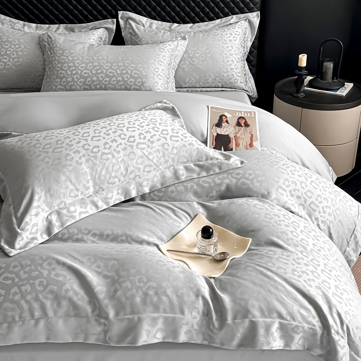 91家纺网 家纺一手货源 找家纺 金阳光家纺 2026春夏新款A类水洗真丝天丝高奢提花豹纹四件套 豹纹-浅灰