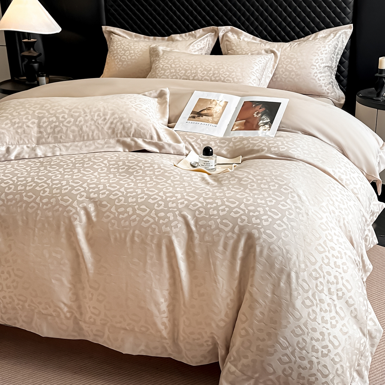 91家纺网 家纺一手货源 找家纺 金阳光家纺 2026春夏新款A类水洗真丝天丝高奢提花豹纹四件套 豹纹-香槟色