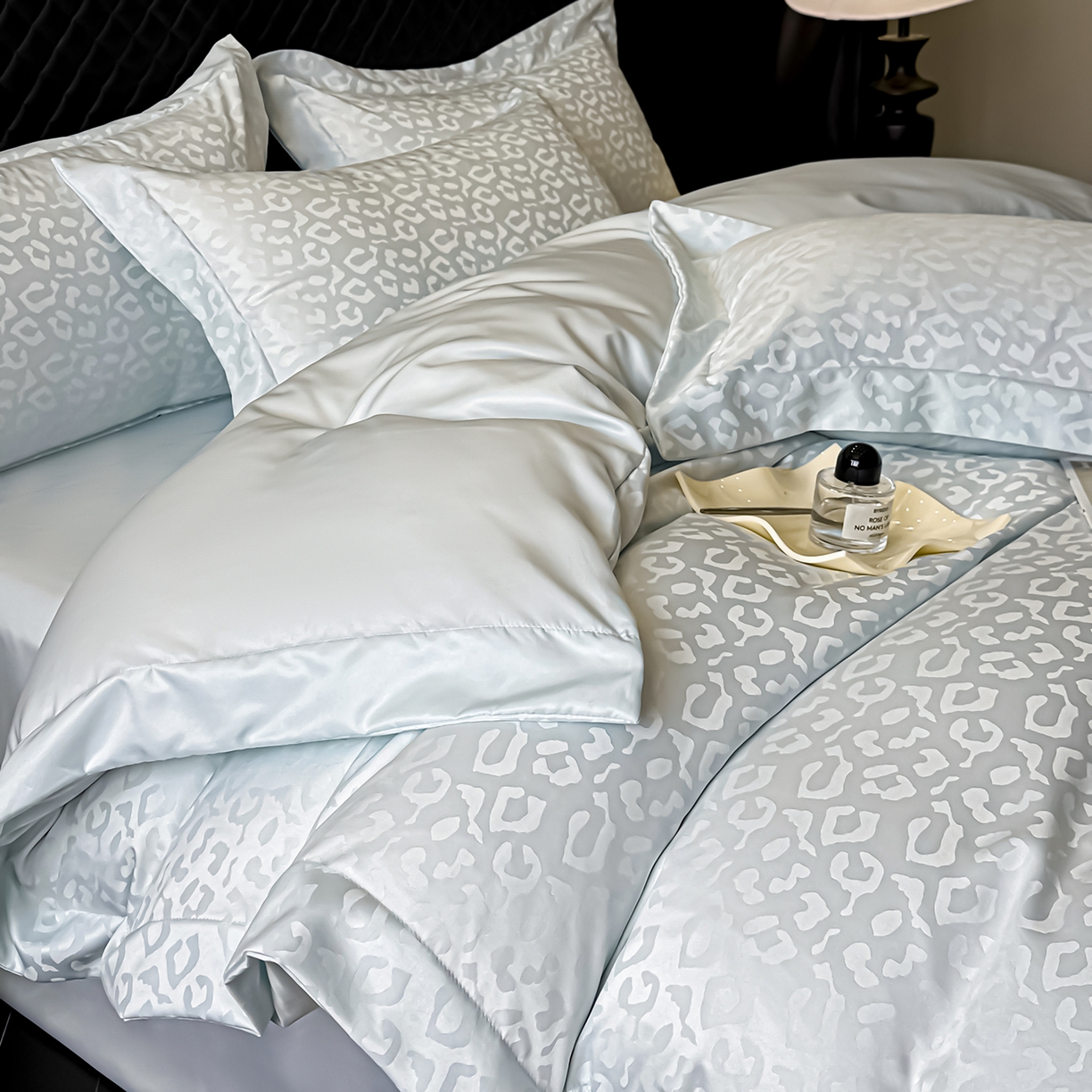 91家纺网 家纺一手货源 找家纺 金阳光家纺 2026春夏新款A类水洗真丝天丝高奢提花豹纹四件套 豹纹-梦幻绿