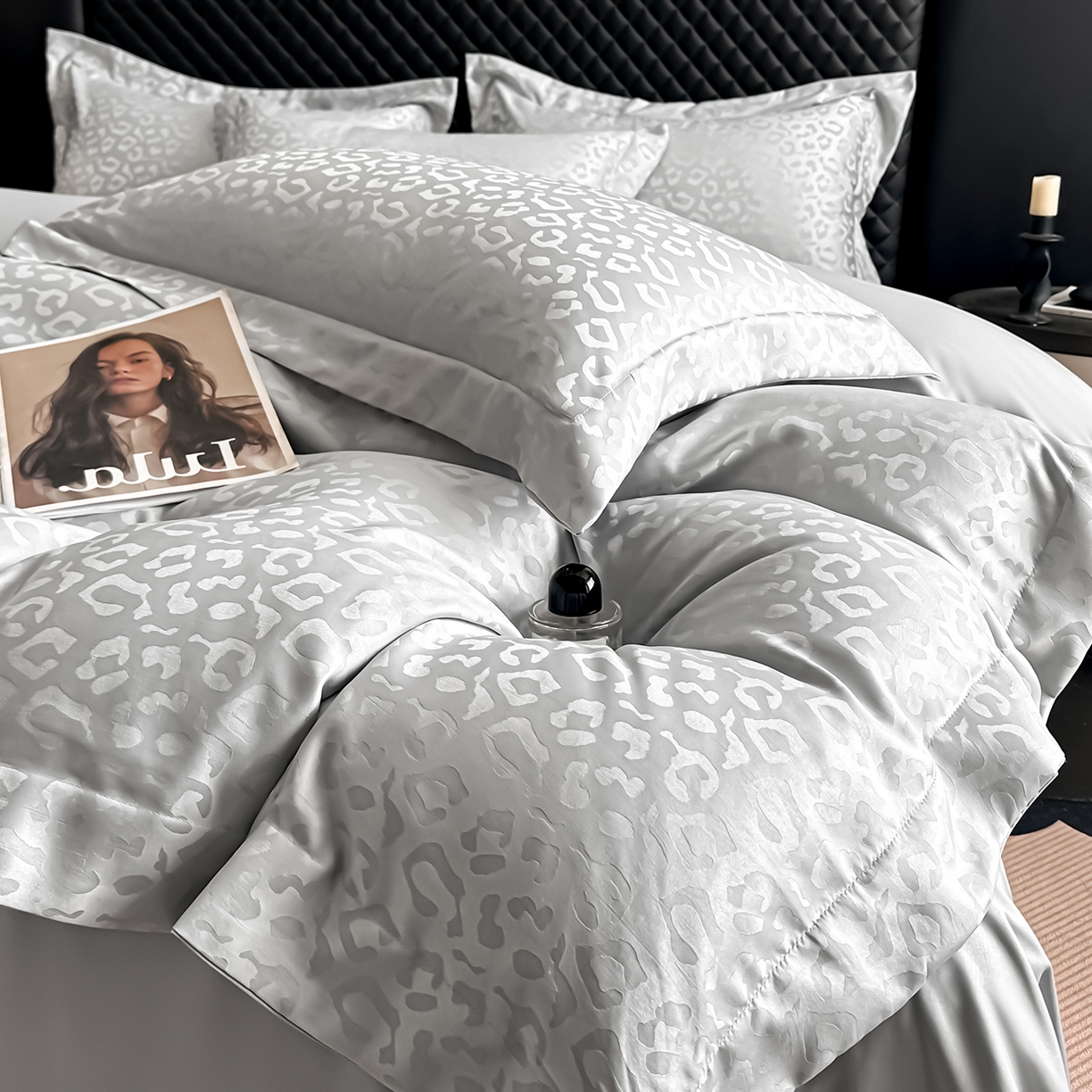 91家纺网 家纺一手货源 找家纺 金阳光家纺 2026春夏新款A类水洗真丝天丝高奢提花豹纹四件套 豹纹-浅灰