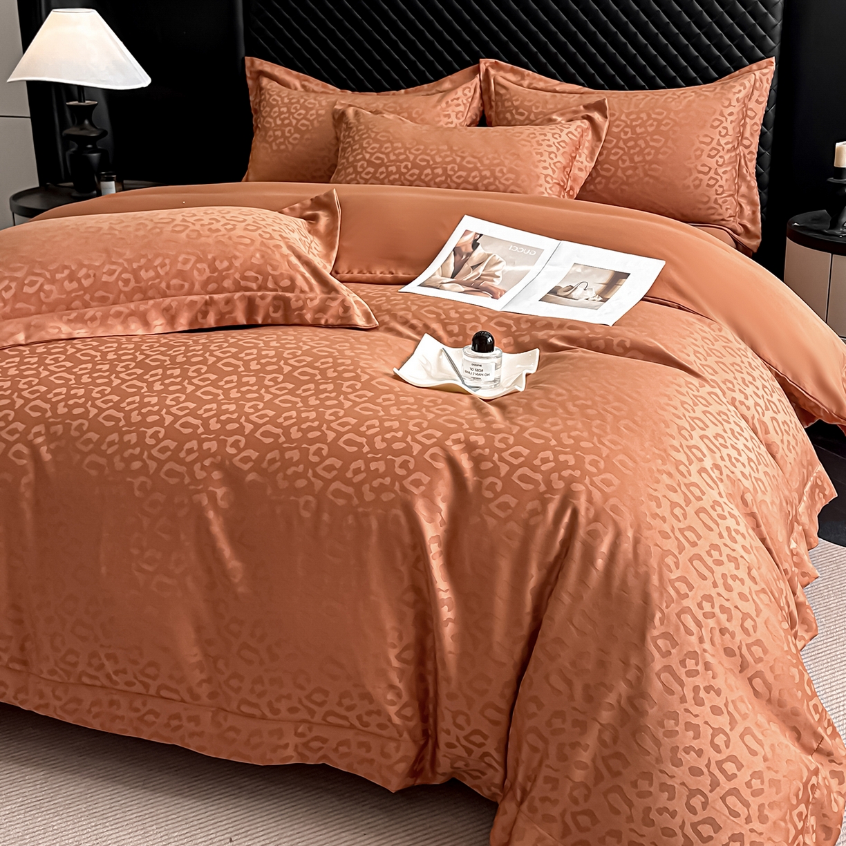 91家纺网 家纺一手货源 找家纺 金阳光家纺 2026春夏新款A类水洗真丝天丝高奢提花豹纹四件套 豹纹-橙色